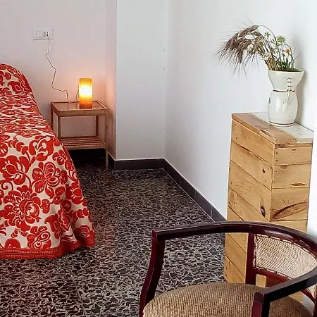 Cortile Calinea קסטריניאנו דל קאפו