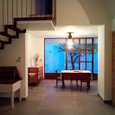 Cortile Calinea كاسترينيانو دل كابو