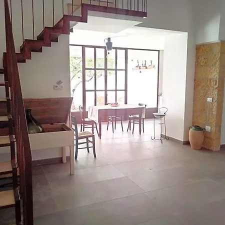 Cortile Calinea فندق مبيت وإفطار كاسترينيانو دل كابو